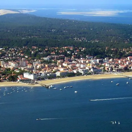A Pied, Le Marche, La Plage, La Gare * Arcachon